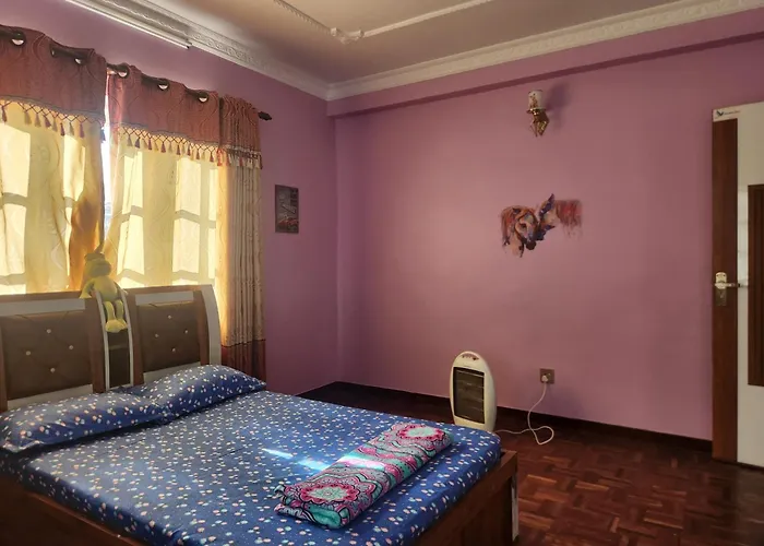 Below The Hills Whome Theatre Appartement