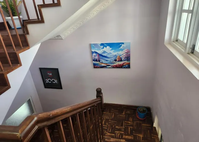 Below The Hills Whome Theatre Appartement Katmandou
